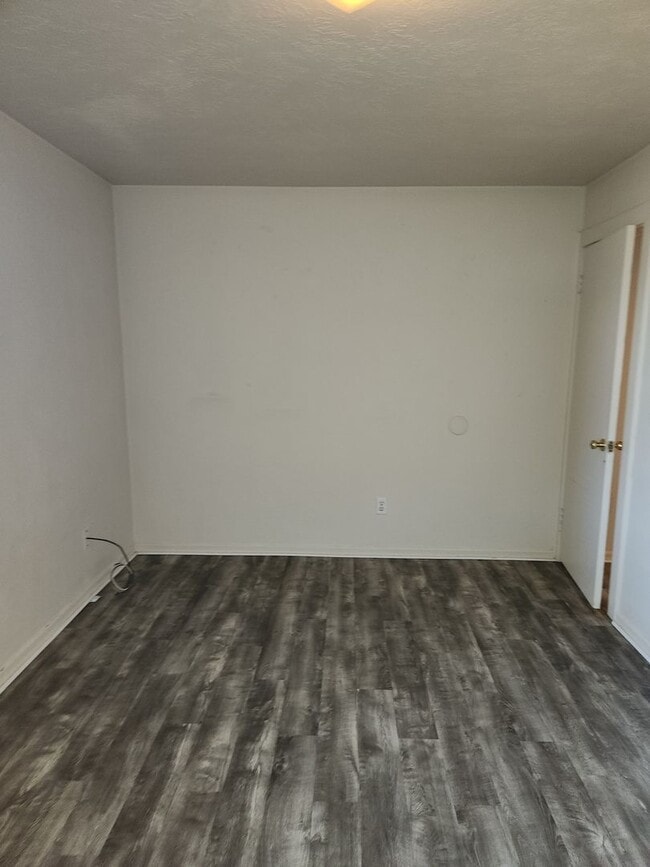Building Photo - 2-bedroom 1 bath House