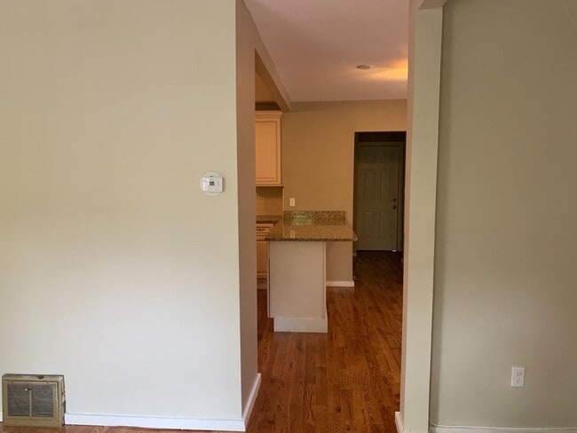 Building Photo - Gorgeous 3BR, Single Family Home IN EAST ROCK! PARKING! LAUNDRY!