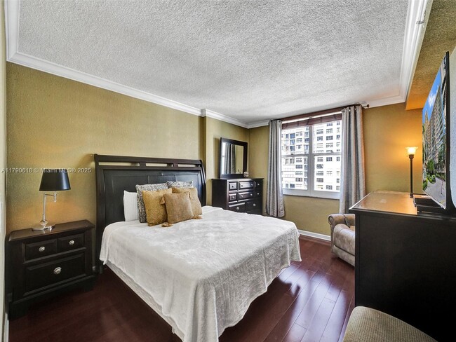Building Photo - 2501 S Ocean Dr