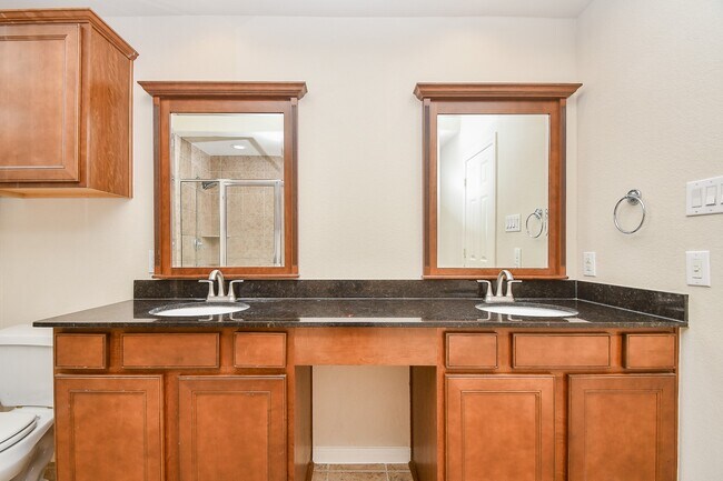 Building Photo - 3126 Clearview Cir