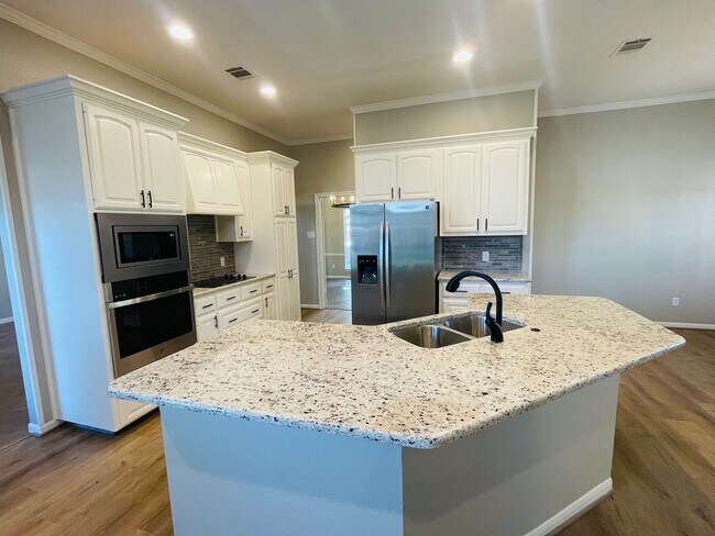 Building Photo - Amazing Midway ISD Home