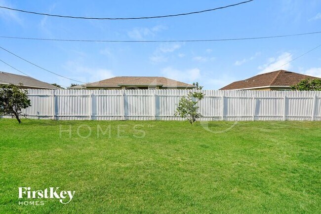 Building Photo - 522 SE Van Loon Terrace