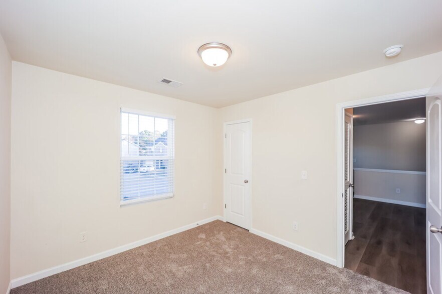 Building Photo - 12047 Quail Dr