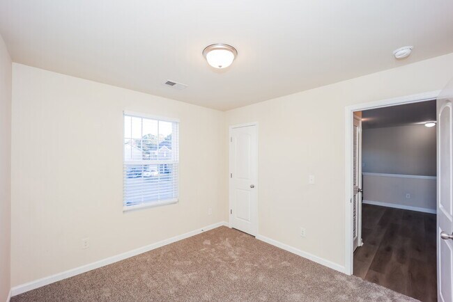 Building Photo - 12047 Quail Dr