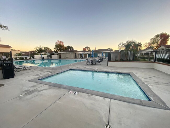 Building Photo - Luxurious 3 Bedroom Cypress Townhouse for ...