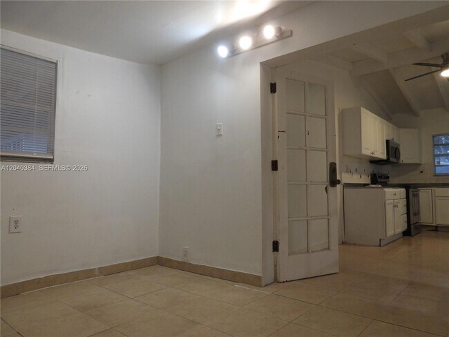 Building Photo - 1572 NE 149th St