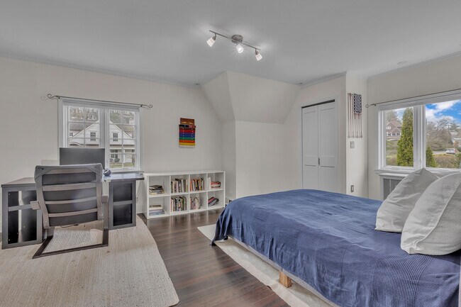 Building Photo - 42 Tanglewylde Ave