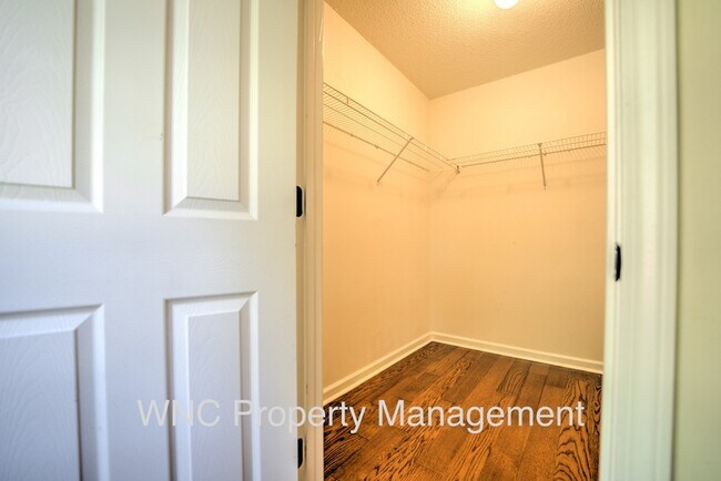 Building Photo - 302 Creeks End Cir