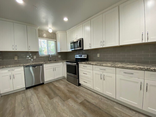 Building Photo - Beautiful Duplex in Rockin, CA!