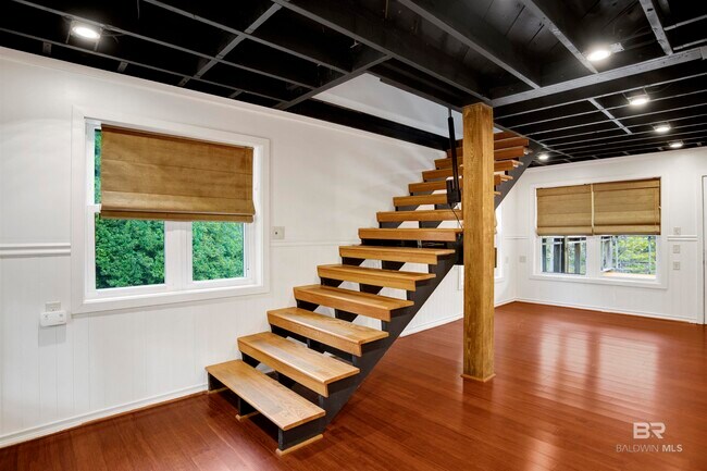 Building Photo - 18870 Highland Dr