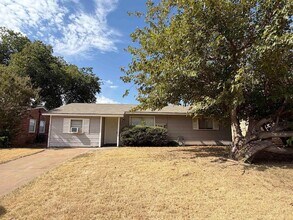 Building Photo - 115 E Garden Dr