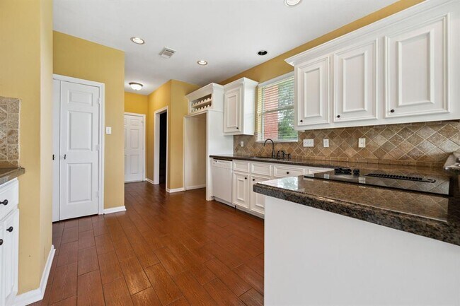 Building Photo - 8714 Malardcrest Dr
