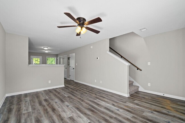 Building Photo - 260 Smithson Ln