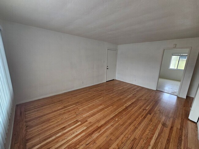 Building Photo - Cozy 2-Bed Oakland Apartment: San Leandro ...
