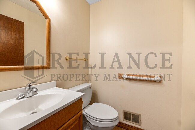 Building Photo - 614 N Brownthrush Ln