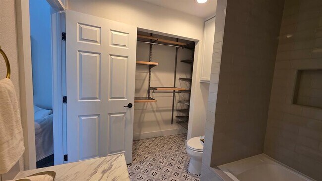 Building Photo - 2802 De Soto Dr