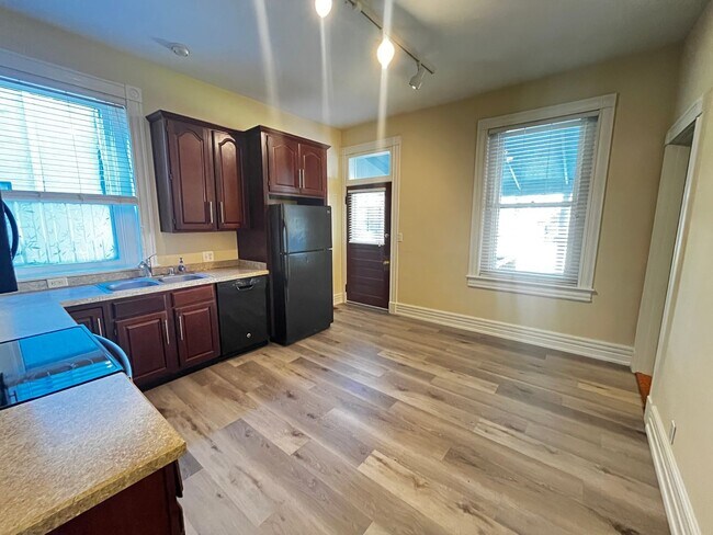 Building Photo - 1921 Frankfort Ave