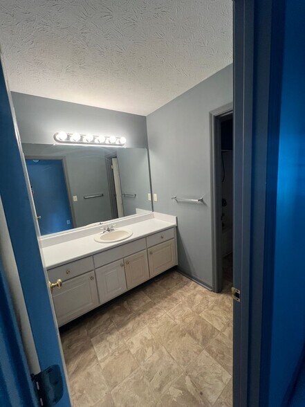 Building Photo - Single Family Home North Dean Area