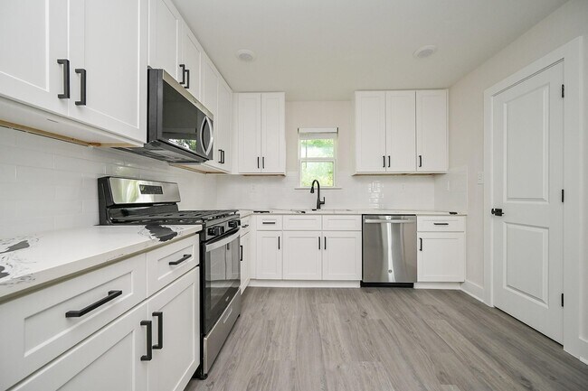 Building Photo - 226 Hyta St