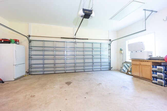 Building Photo - Charming 3 Bedroom , 2 Bath Country Home with Lake Views