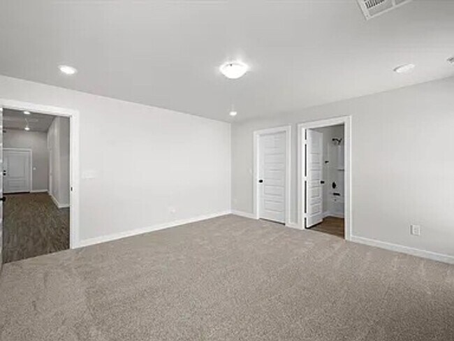 Building Photo - Brand New! Bell Farms!