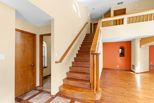 Building Photo - 9441 Allande Rd NE