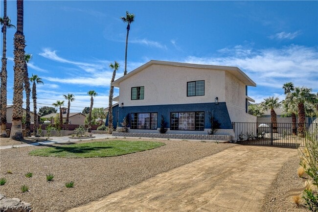 Building Photo - 2685 S Tenaya Way