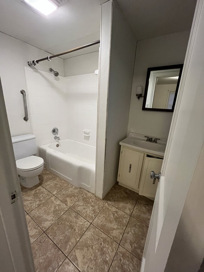 Building Photo - 12 Putnam Ave