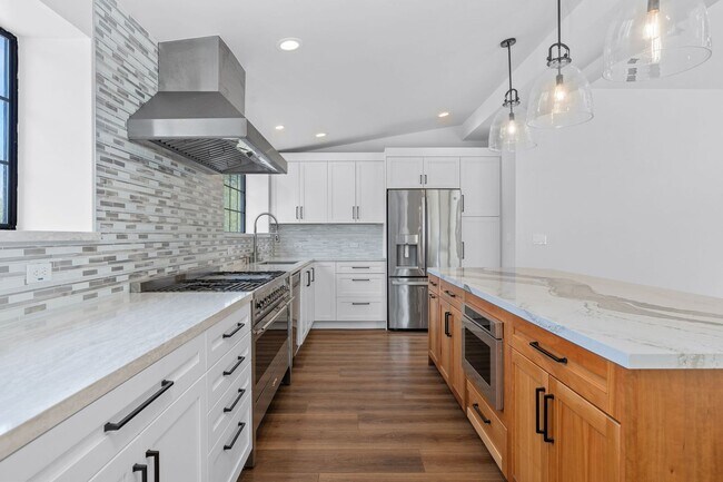 Building Photo - Modern Farmhouse w/ Pool and Paid Utilities