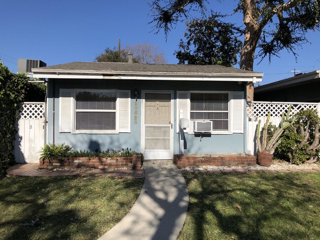 Primary Photo - 10523 Chandler Blvd