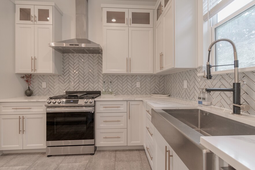 Building Photo - 21404 Lonesome Ct