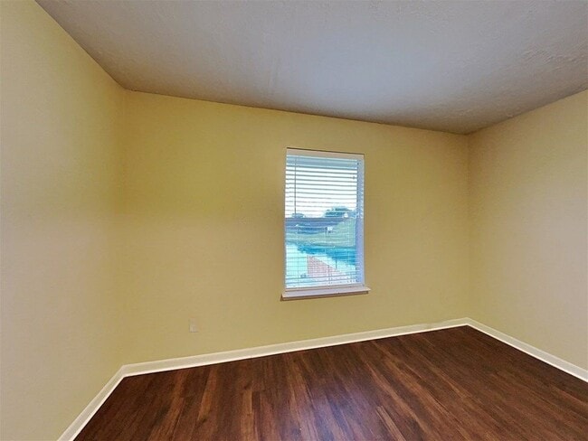 Building Photo - 4135 President's Dr S