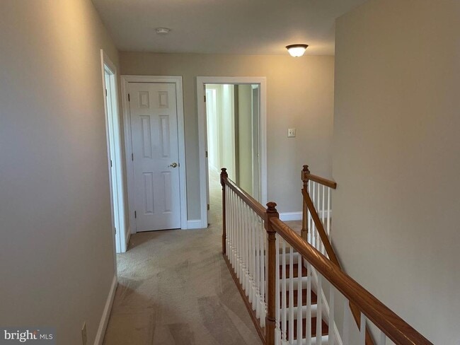 Building Photo - 480 Braceland Dr