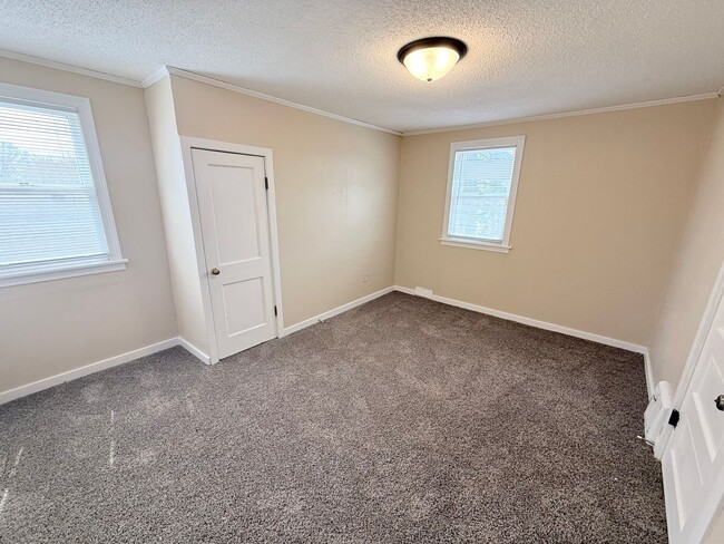 Building Photo - 5BR Home with Fenced Backyard, Firepit & Bonus Space