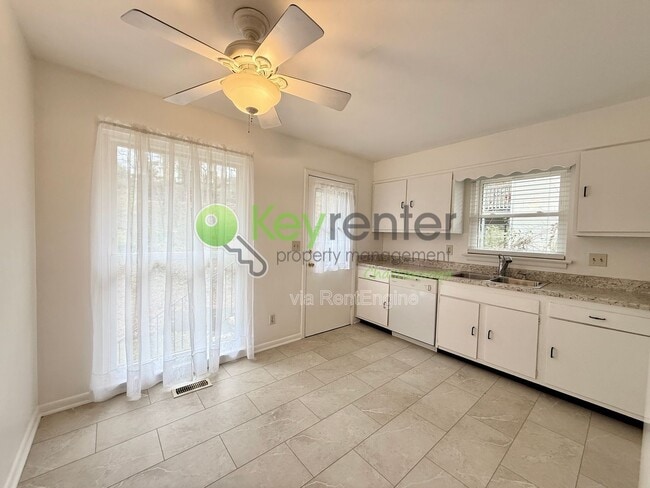 Building Photo - 1010 Summer St