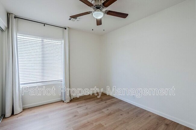 Building Photo - 2530 E Camellia Dr