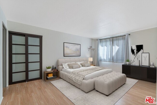 Building Photo - 1750 N Harvard Blvd