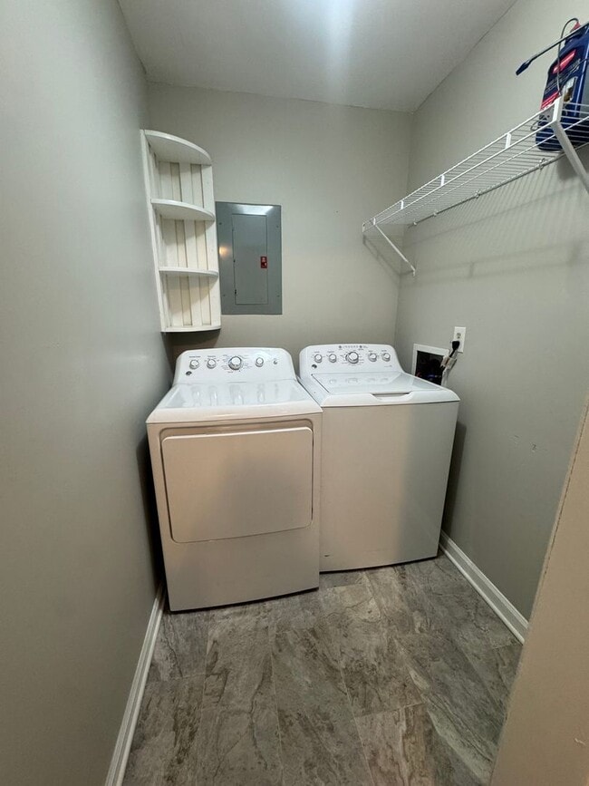 Building Photo - Cul-de-Sac Gem in Evans with New Carpet, Fresh Paint & Spacious Yard