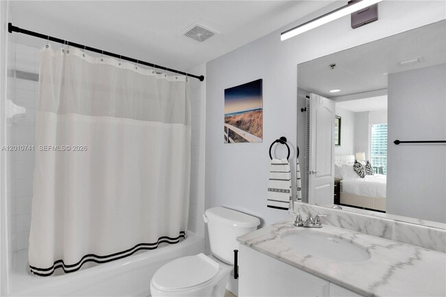 Building Photo - 1200 Brickell Bay Dr