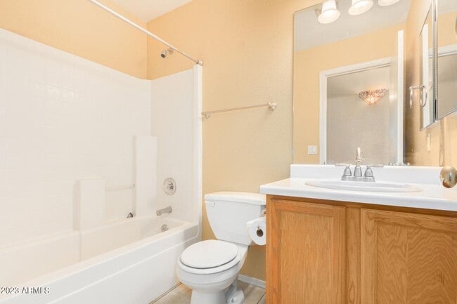 Building Photo - Move In Ready!  3 Bed, 2 Bath w/2 Car Garage