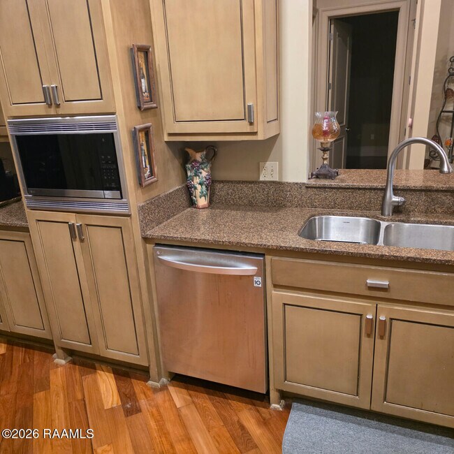 Building Photo - 302 Richland Ave