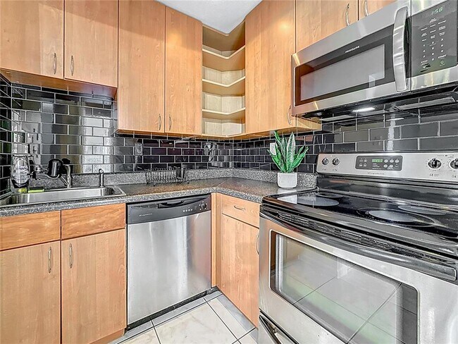 Building Photo - 2625 FL-590
