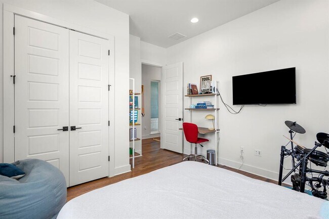 Building Photo - 8416 Apogee Blvd