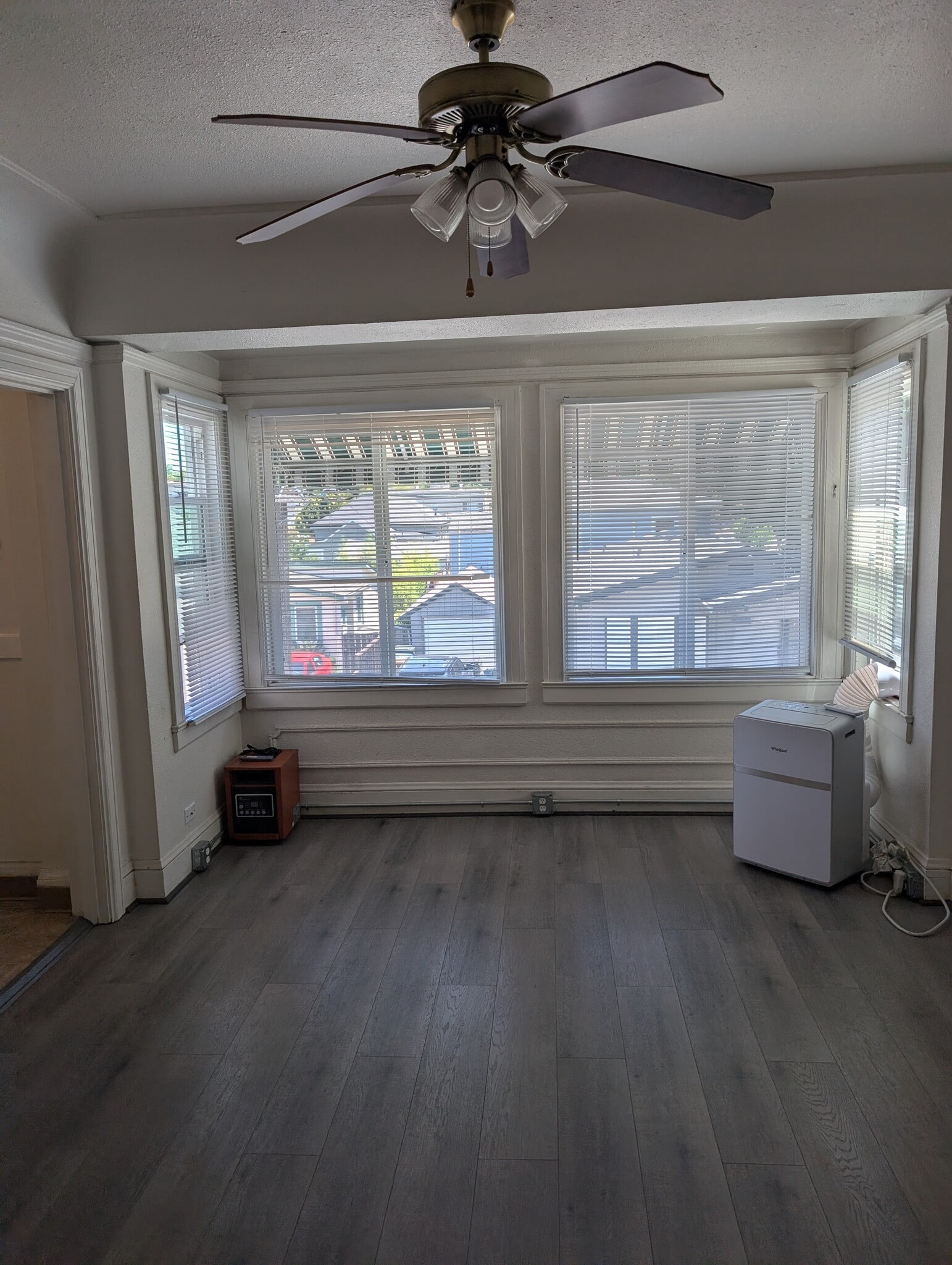 Main room center - 403 Green St