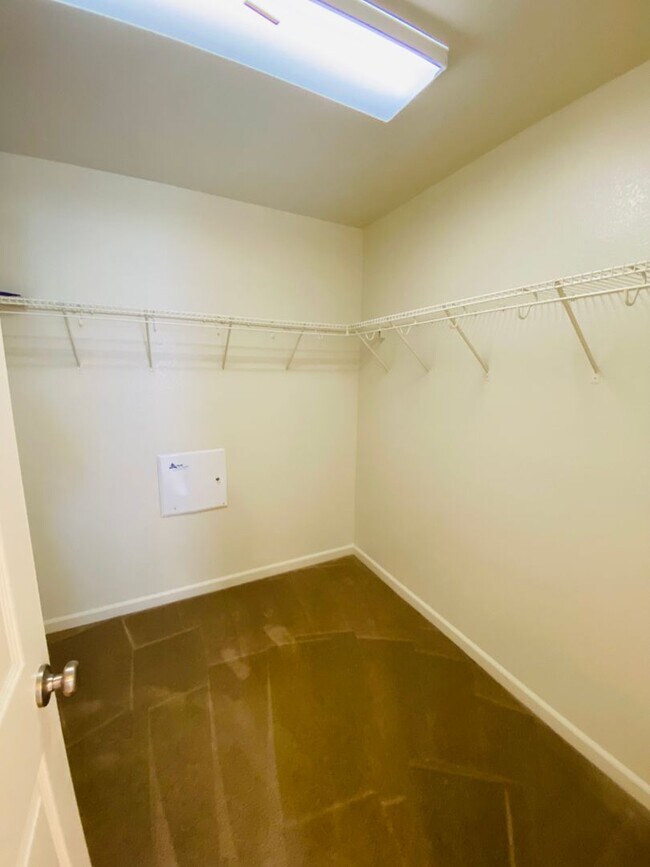 Building Photo - Westlake Winner... Walk to Parks & Schools 3 Bedroom 2.5 Baths