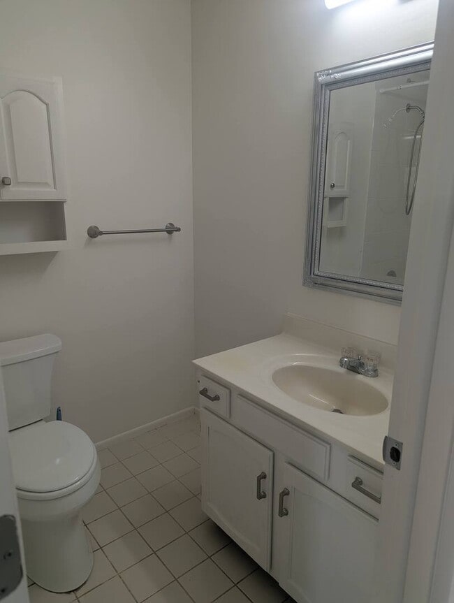 Building Photo - 600 Eastview Ct