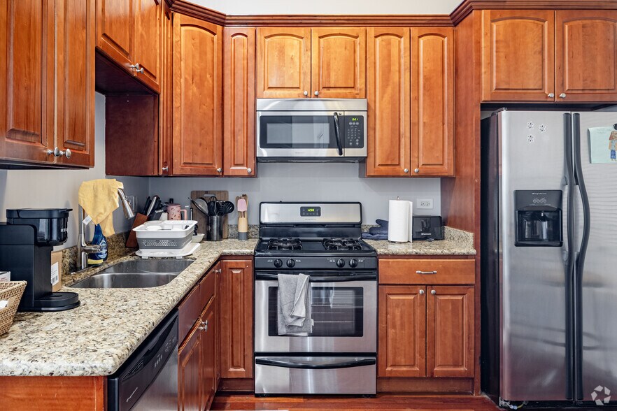 3BR, 2BA - 1,400SF - Kitchen - 3341-3343 N CLARK CONDOMINIUM ASSOCIATION