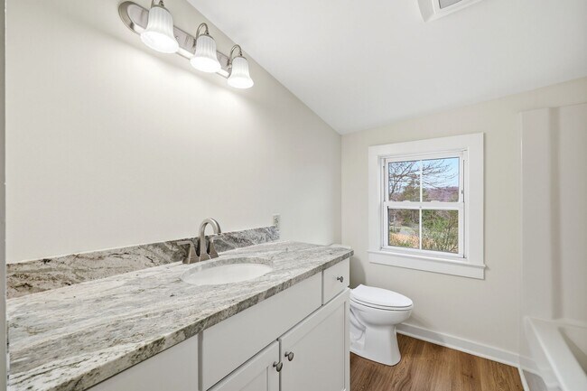 Building Photo - 1839 Spring Hill Rd