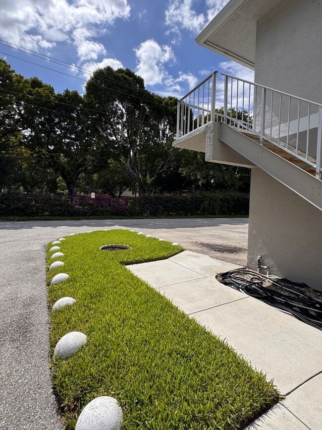 Primary Photo - Private Top Floor 2 Bedroom with Balcony &...