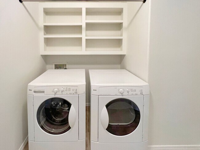 Building Photo - Suburban Dream: Exquisite 3BR Retreat with Modern Comforts and a Pet-Friendly Yard in Meridian